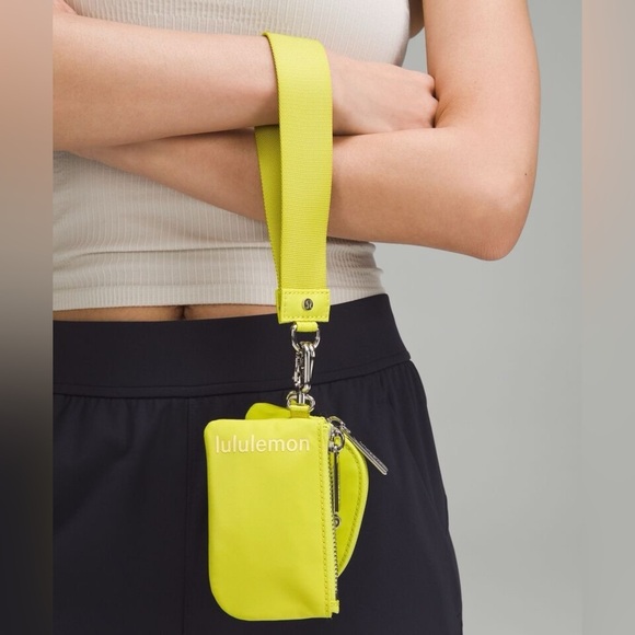 2🆕💛 Lululemon Dual Pouch Wristlet - Yellow Serpentine  Washed Yellow - Picture 1 of 6